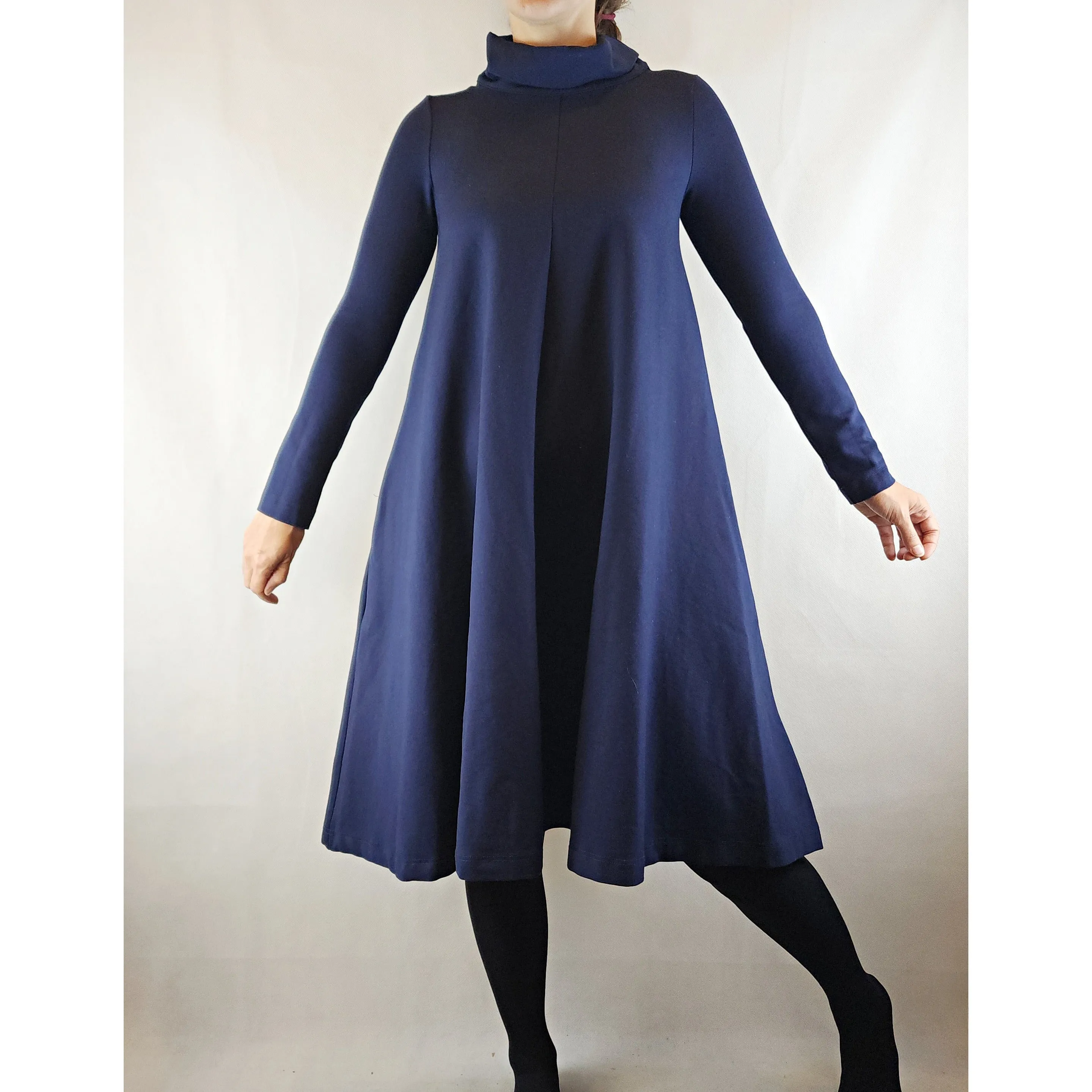 Alpha 60 pre-owned navy thick and warm fabric long sleeve dress size XS (best fits sizes 6-8)