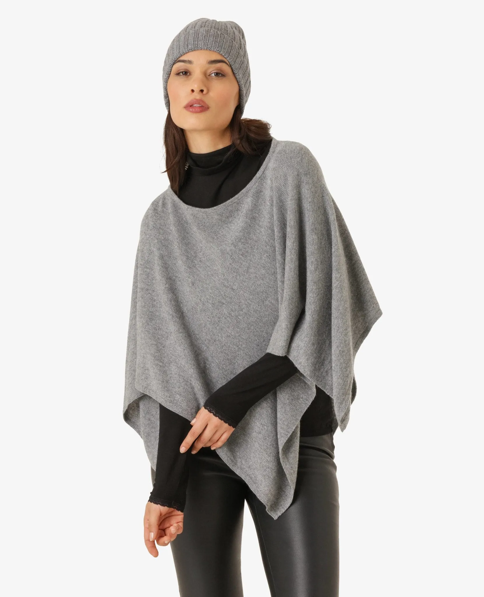 BONNIEUM KNITTED CAPE