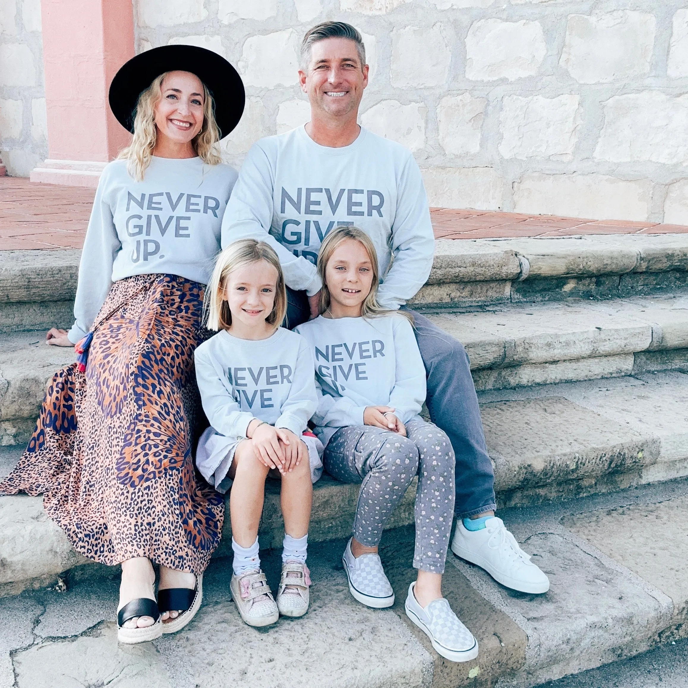 NEVER GIVE UP. GLACIER GRAY PULLOVER