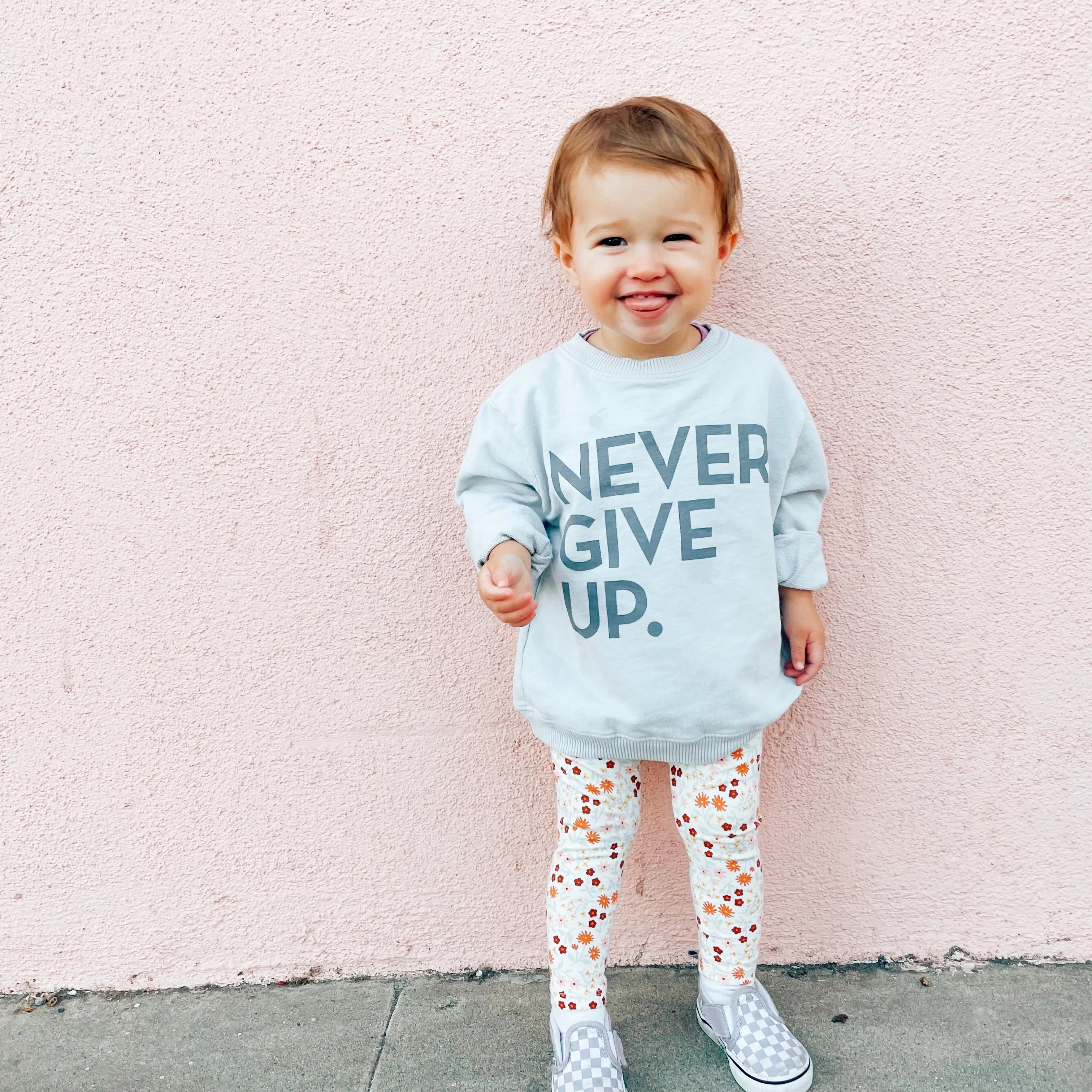 NEVER GIVE UP. GLACIER GRAY PULLOVER