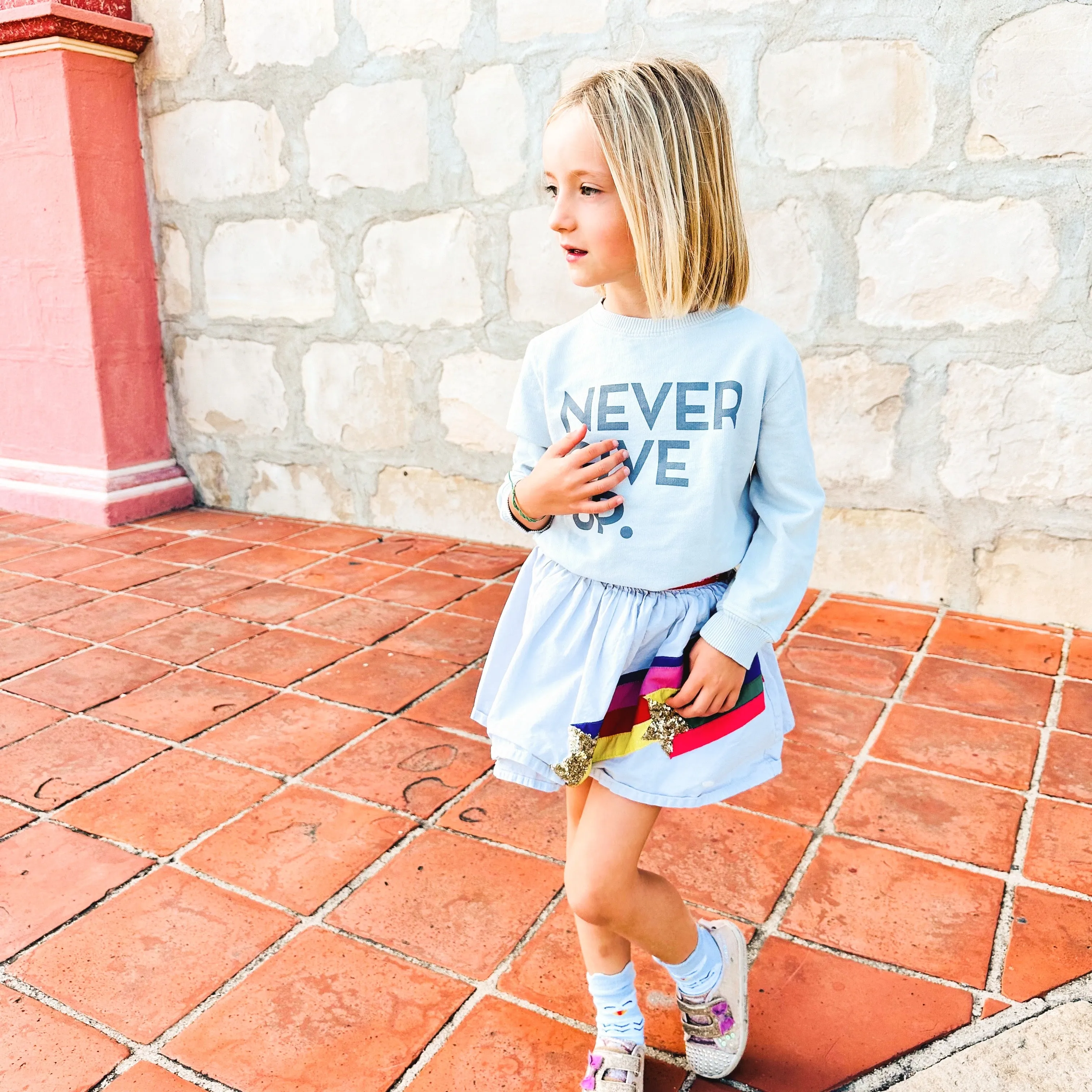 NEVER GIVE UP. GLACIER GRAY PULLOVER