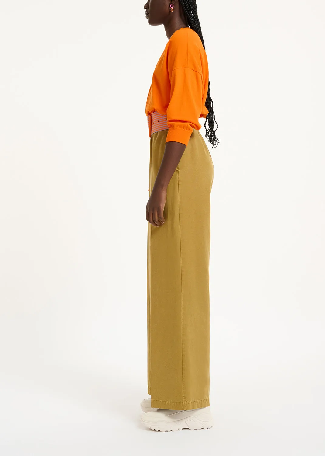 Orange knitted sweater with fitted waist