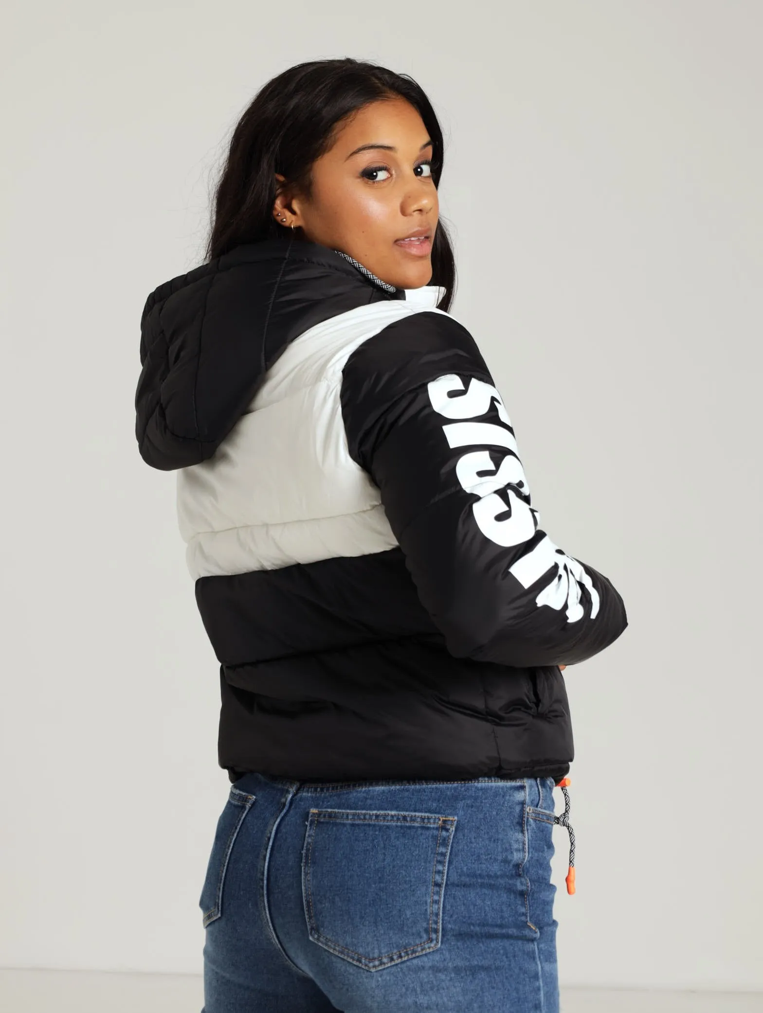 Sporty Monochrome Puffer Jacket - Black/White